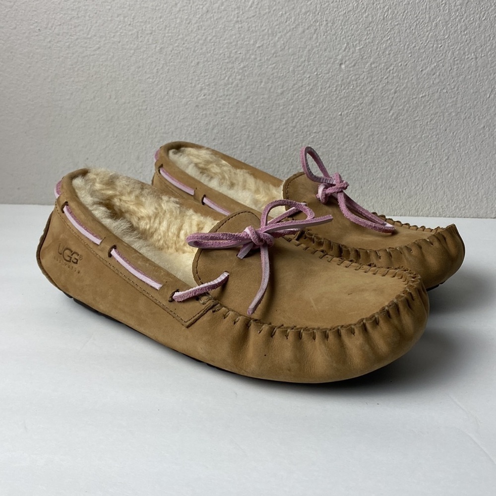 UGG woman’s sheepskin fur lined slippers size 7